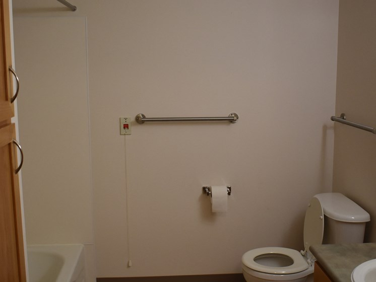 Pepperwood apartment bathroom